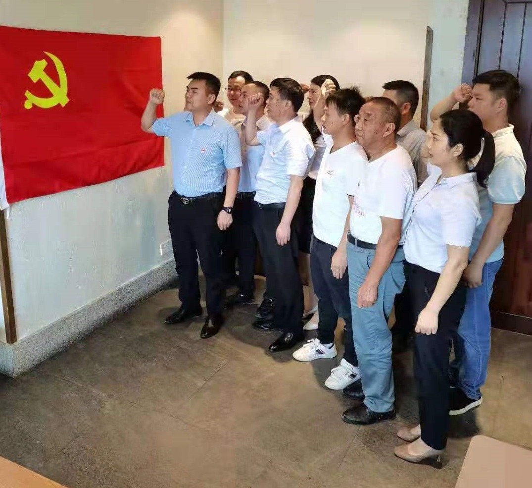 党徽在泰枫闪耀 —— 记江西泰枫建工集团有限公司共产党员施清仁